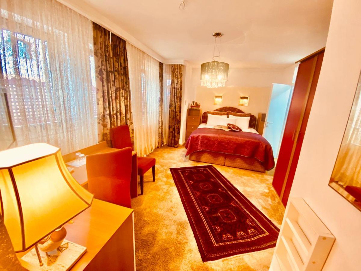 Halvat Guesthouse ซาราเยโว ภายนอก รูปภาพ