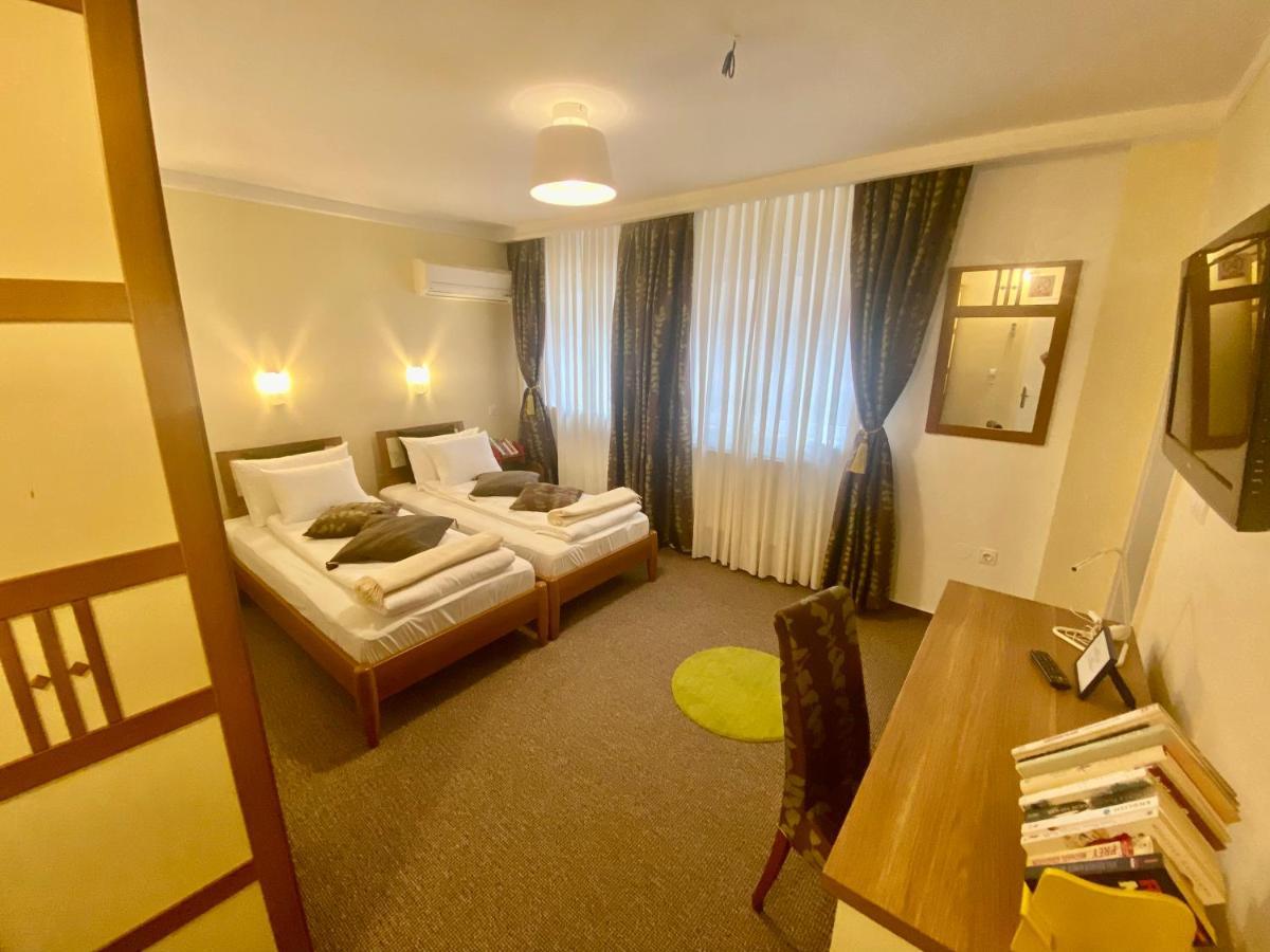 Halvat Guesthouse ซาราเยโว ภายนอก รูปภาพ