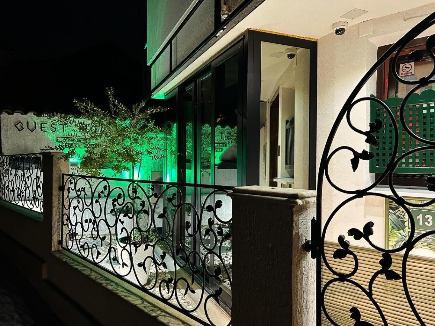 Halvat Guesthouse ซาราเยโว ภายนอก รูปภาพ
