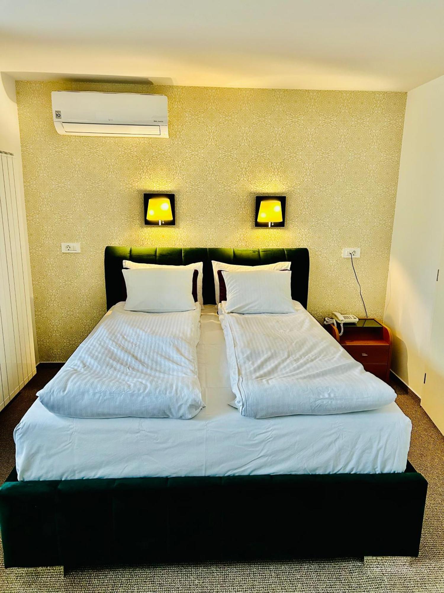Halvat Guesthouse ซาราเยโว ภายนอก รูปภาพ
