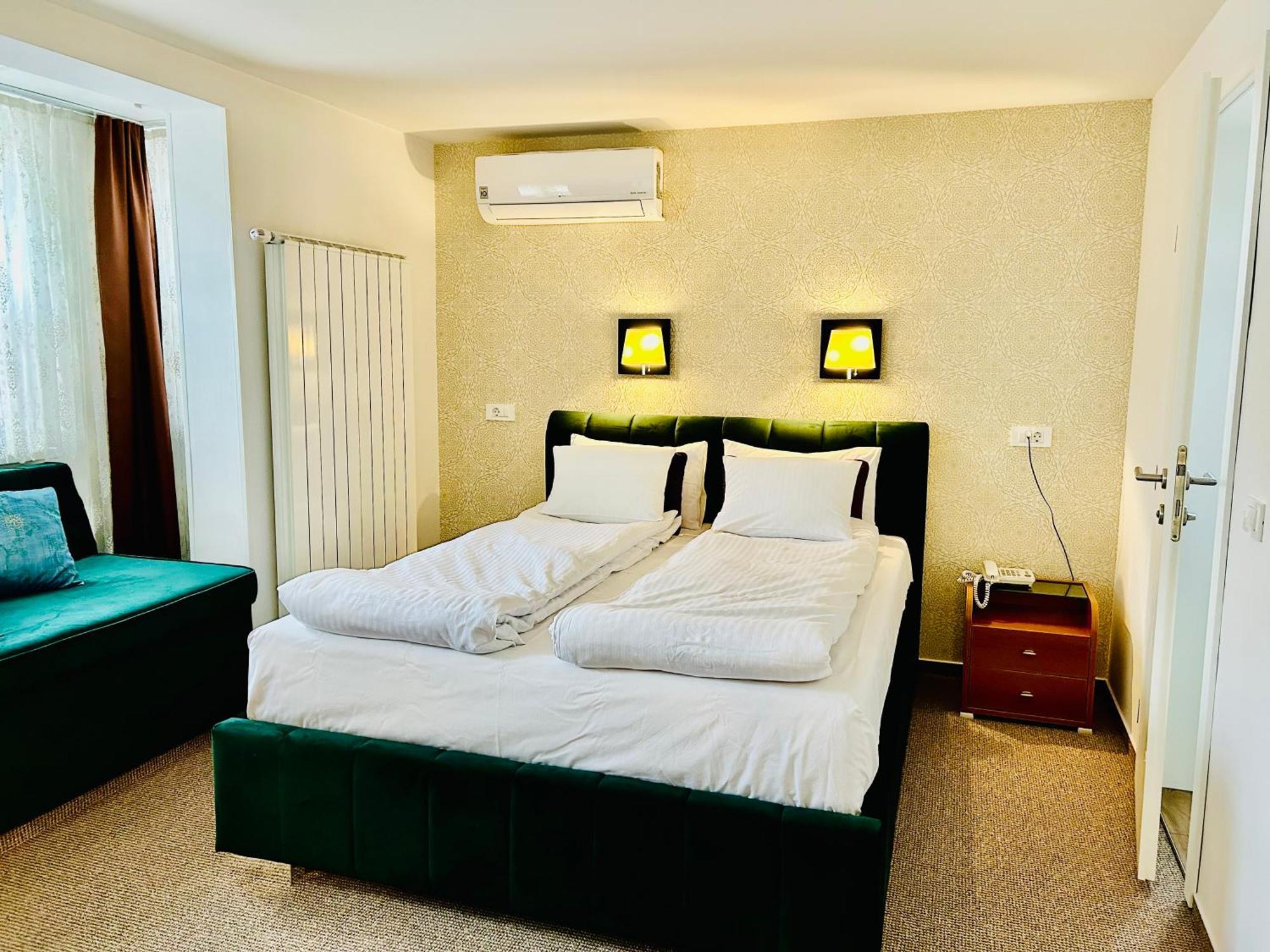 Halvat Guesthouse ซาราเยโว ภายนอก รูปภาพ