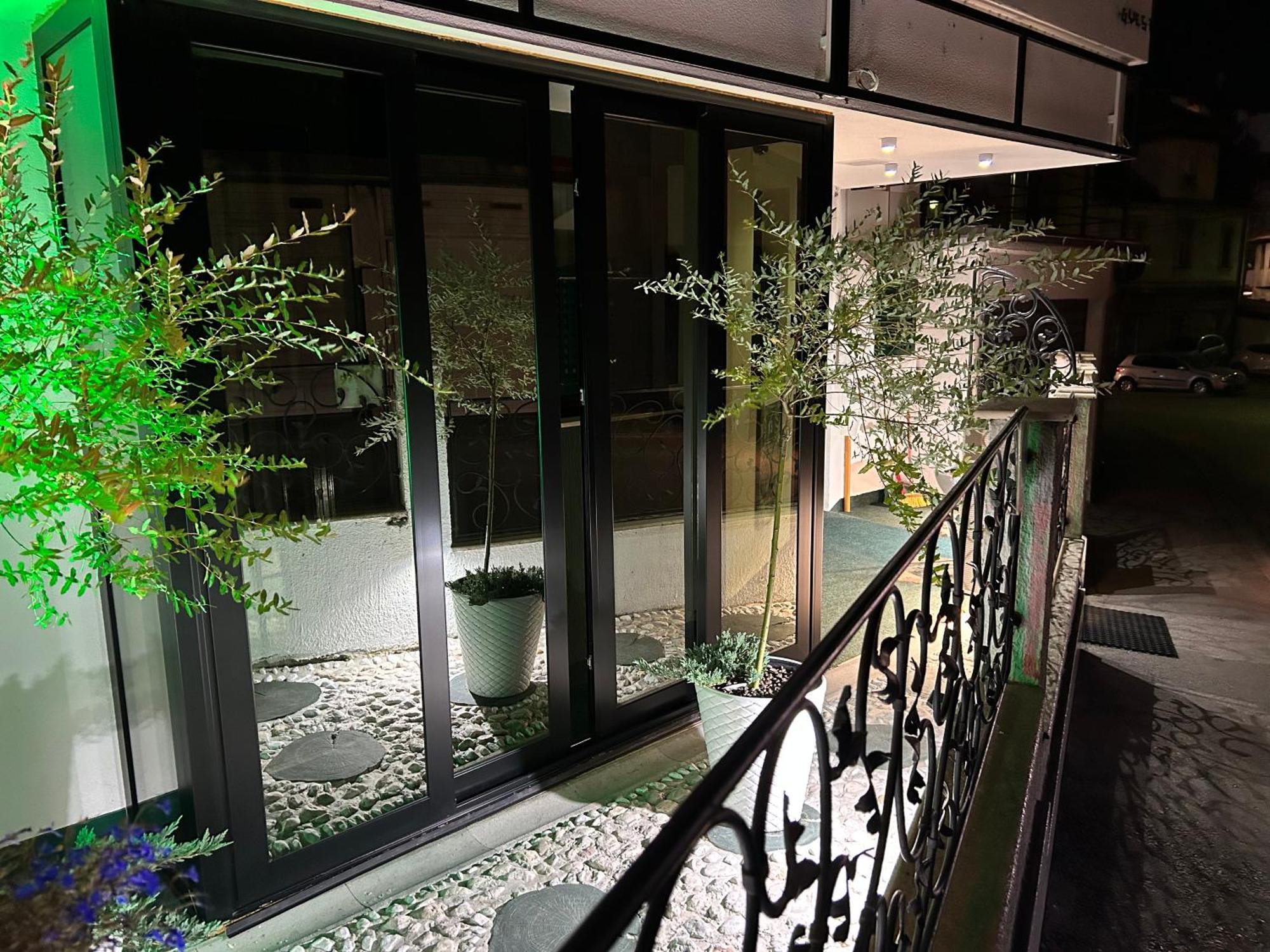 Halvat Guesthouse ซาราเยโว ภายนอก รูปภาพ