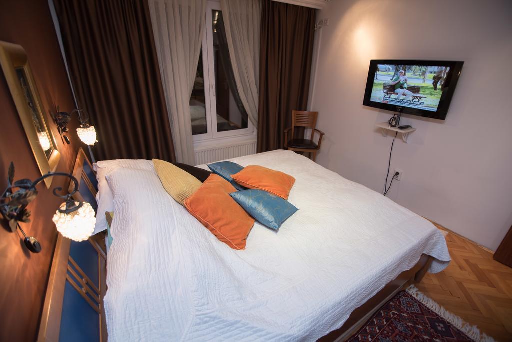 Halvat Guesthouse ซาราเยโว ภายนอก รูปภาพ