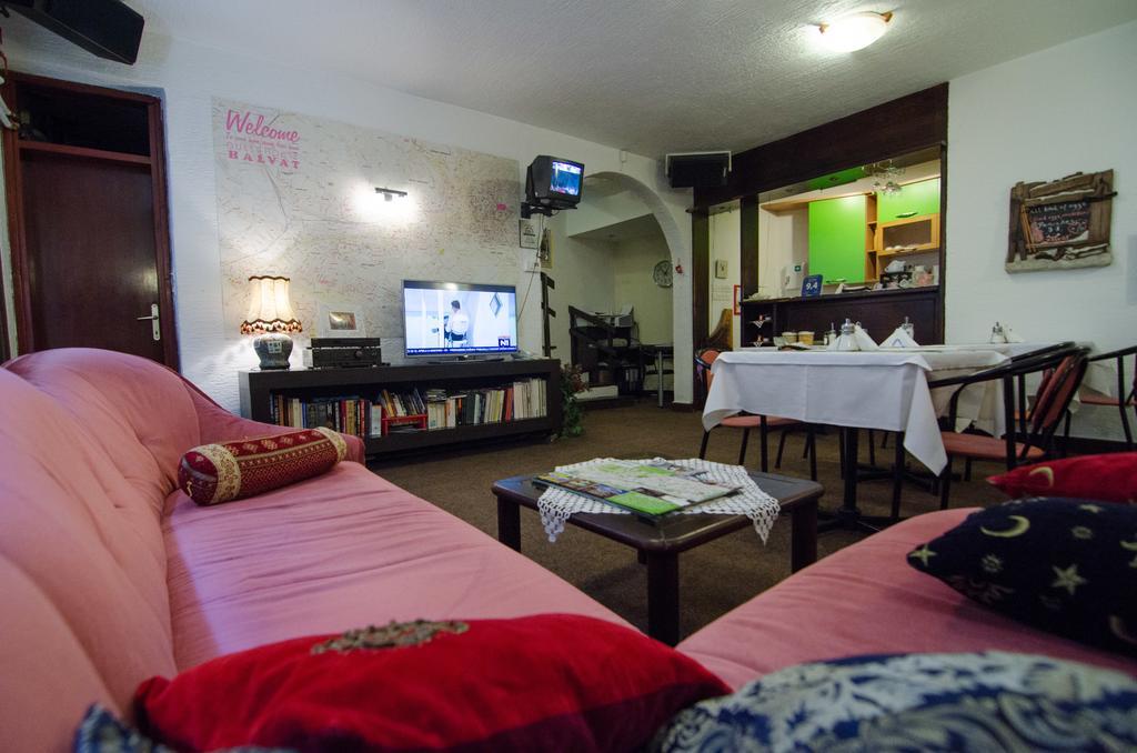 Halvat Guesthouse ซาราเยโว ภายนอก รูปภาพ