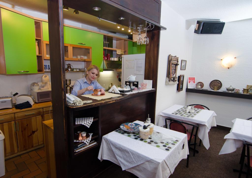 Halvat Guesthouse ซาราเยโว ภายนอก รูปภาพ