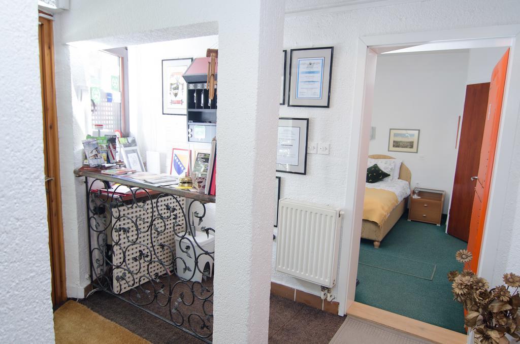 Halvat Guesthouse ซาราเยโว ภายนอก รูปภาพ