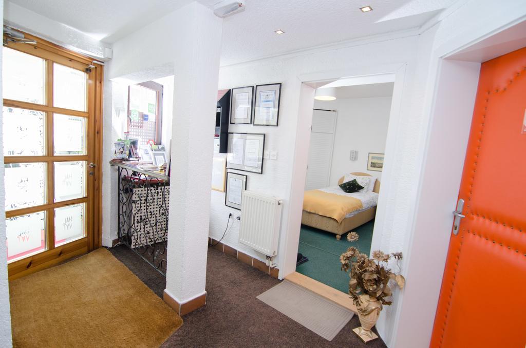 Halvat Guesthouse ซาราเยโว ภายนอก รูปภาพ