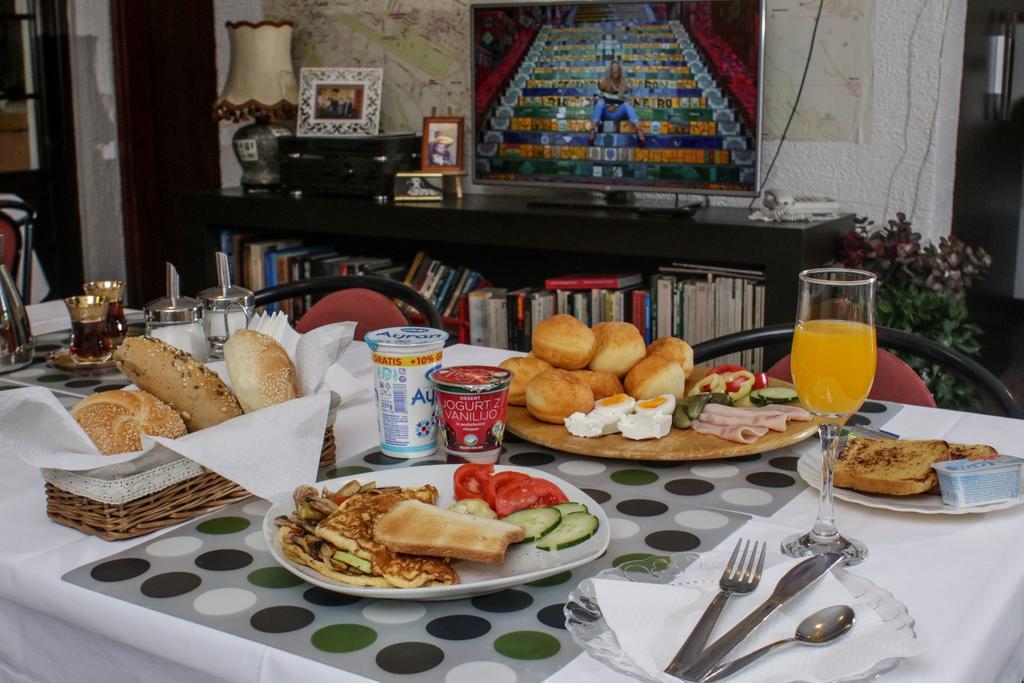 Halvat Guesthouse ซาราเยโว ภายนอก รูปภาพ